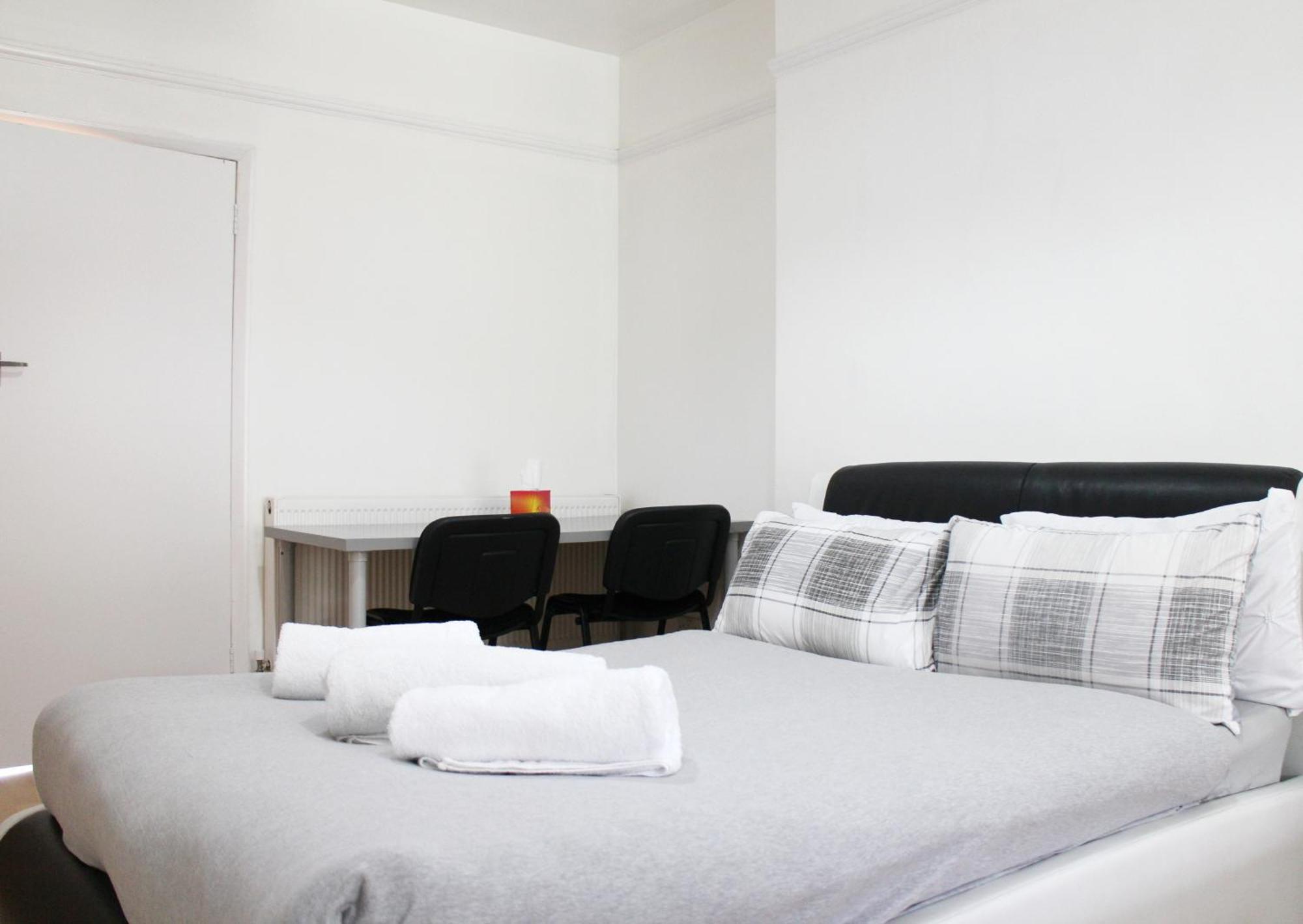 Large Studio Garden Flat On Golders Green Road London Exterior photo